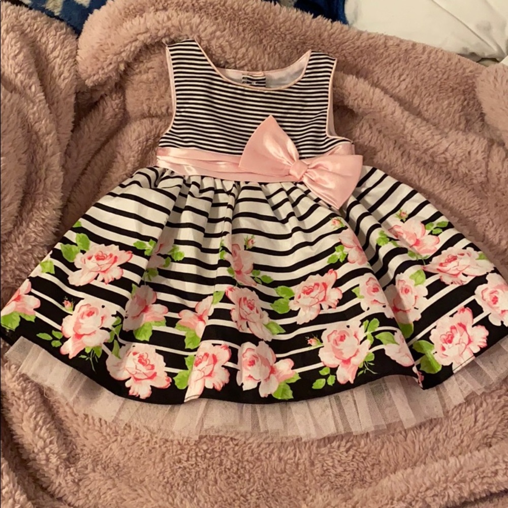 Baby girl  dress 12 months pre-loved gently